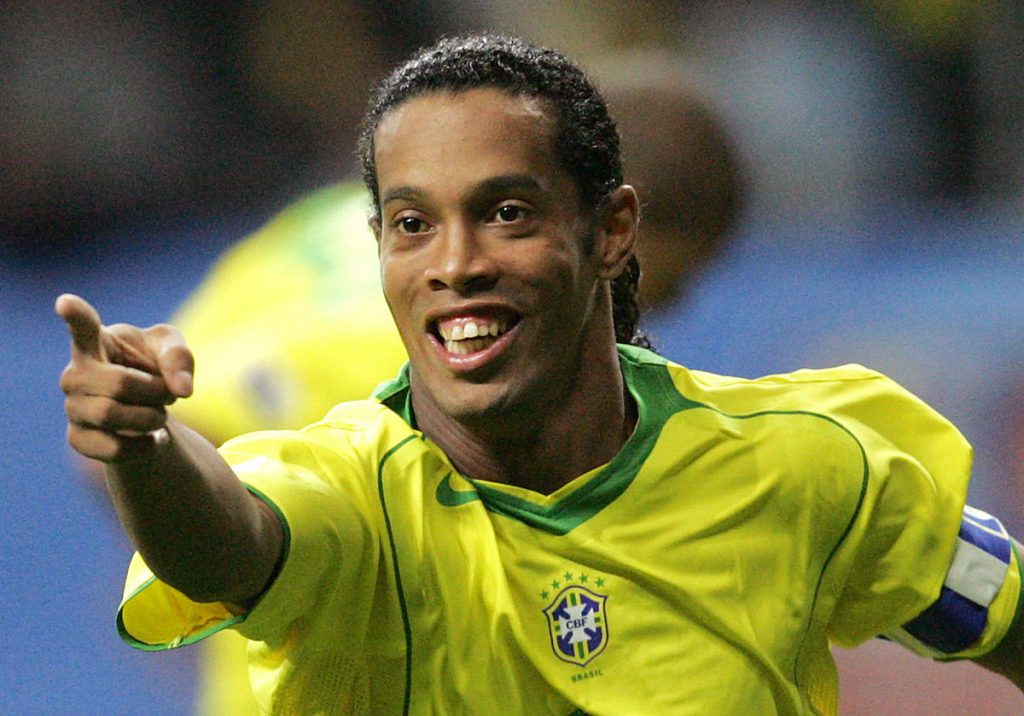 Brasiliens Kapitän Ronaldinho beim FIFA Confederations Cup 2005 finale gegen Argentinen im Waldstadion in Frankfurt/M.   AFP PHOTO JOHN MACDOUGALL