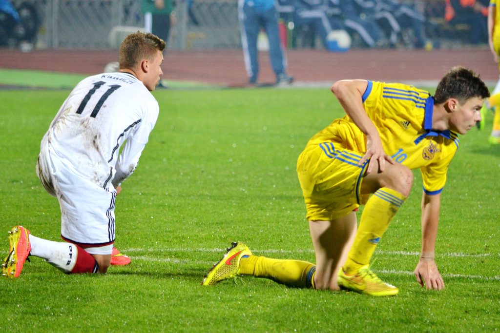 Joshua Kimmich (l.) möchte sich beim Confed-Cup 2017 in Russland für eine Rolle im dicht besetzten deutschen Mittelfeld empfehlen. Jogi Löw könnte seinen Platz jedoch eher in der Verteidigung sehen. Photo: Shutterstock.